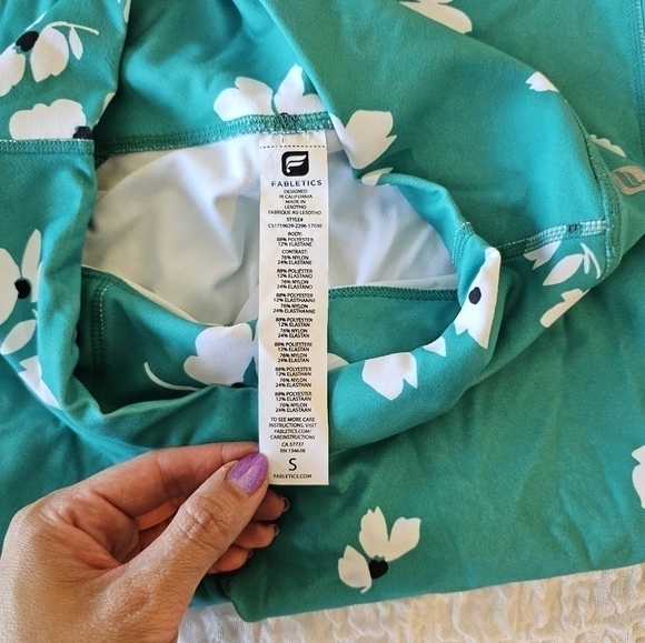 Fabletics Lisette 7/8 High Waisted Capri Teal small - Picture 9 of 9